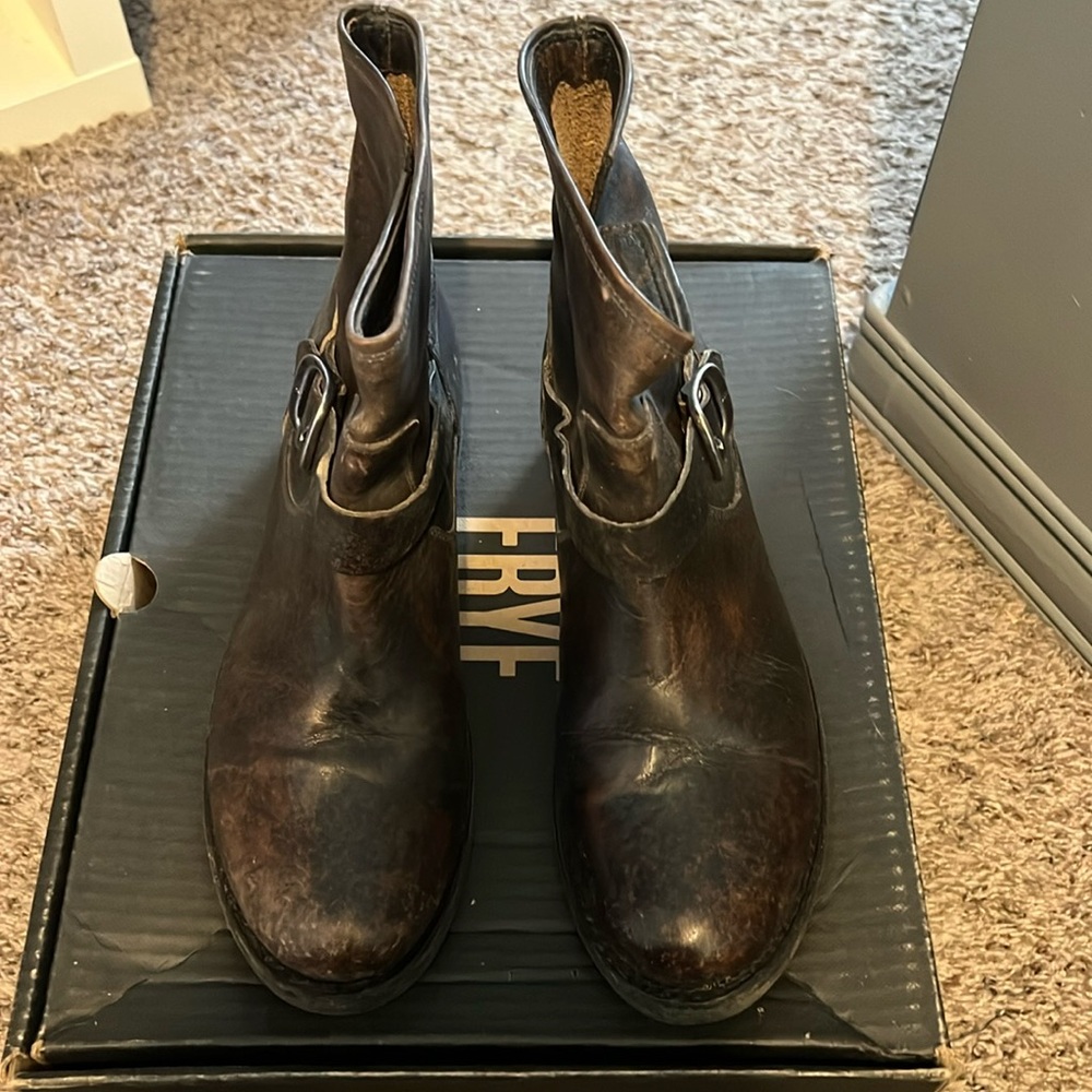 Womans size 9 Frye boots